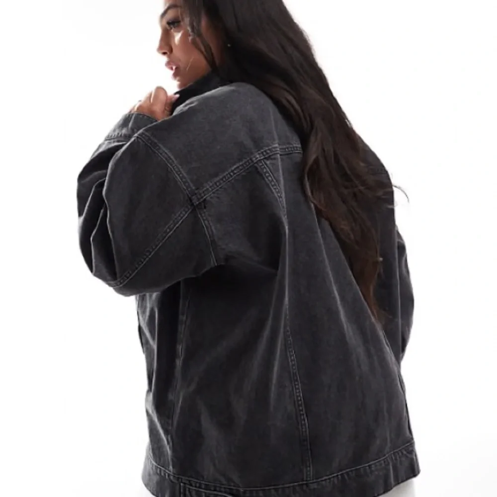 ASOS | Mauritius EUC Oversized Black Acid Wash Denim Jacket (Size US 4-6) - Picture 4 of 13